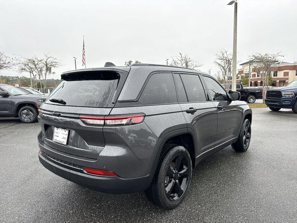 Jeep Grand Cherokee Altitude 4X4 - Thumbnail 4