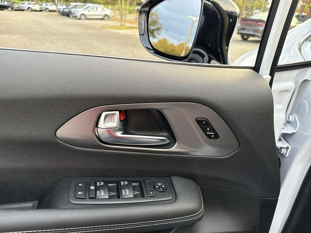 Chrysler Pacifica Select - Thumbnail 13