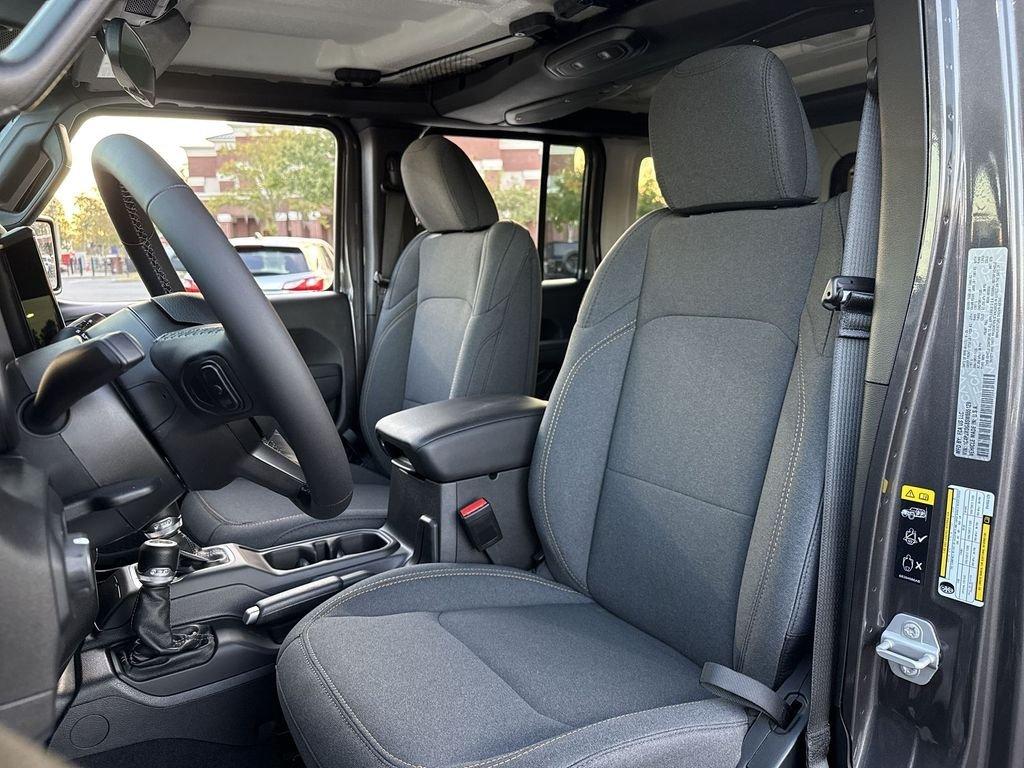 Jeep Wrangler 4-Door Sport S - Thumbnail 12