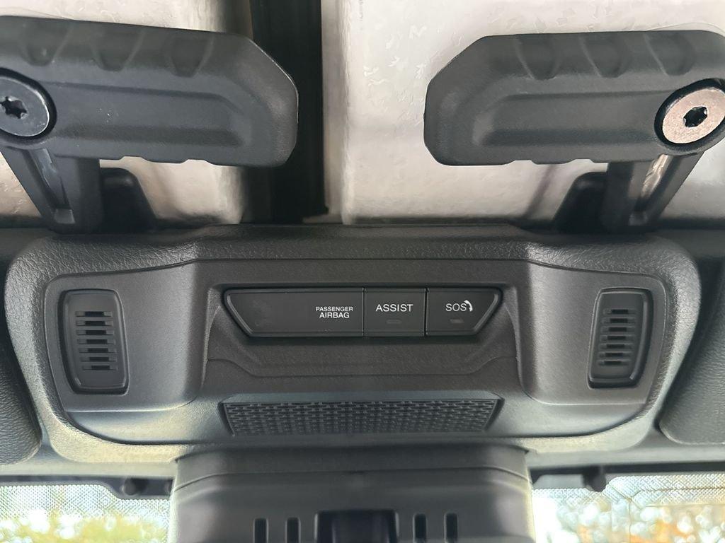 Jeep Wrangler 4-Door Sport S - Thumbnail 18