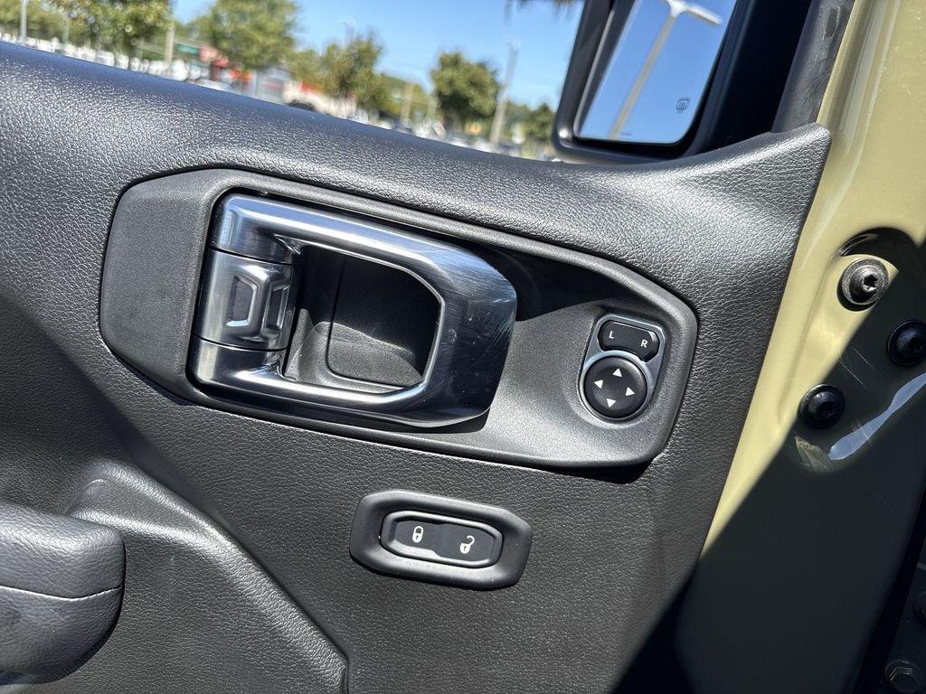 Jeep Wrangler 4-Door Sport S - Thumbnail 14