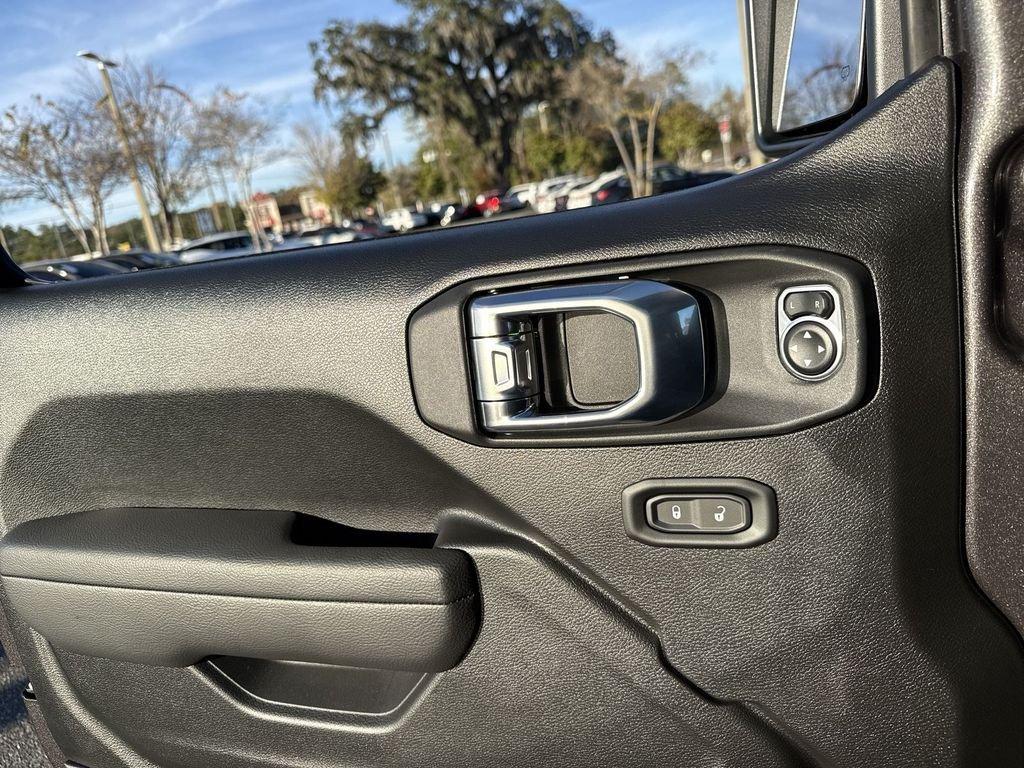 Jeep Wrangler 2-Door Sport S - Thumbnail 13