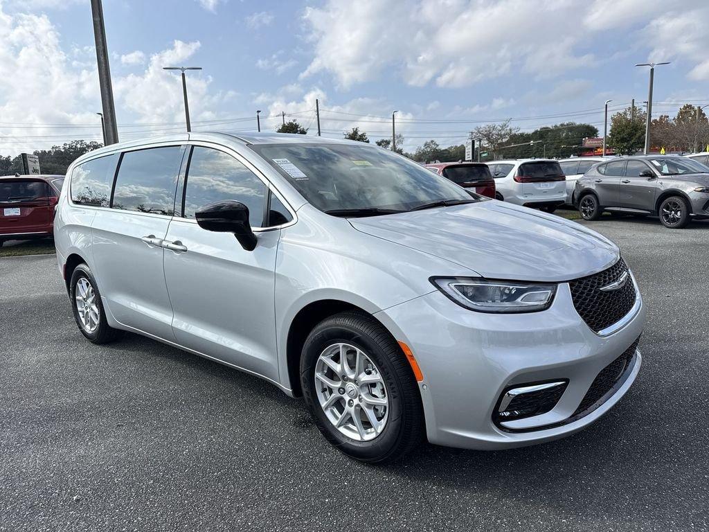 Chrysler Pacifica Select - Thumbnail 2