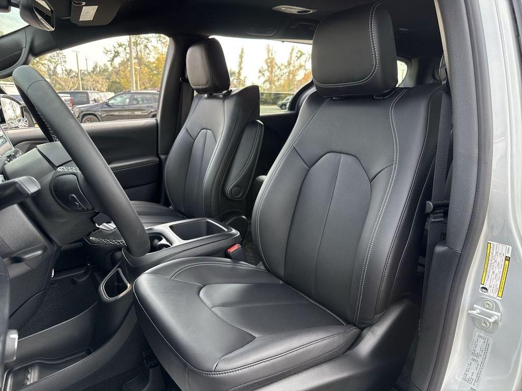 Chrysler Pacifica Select - Thumbnail 12