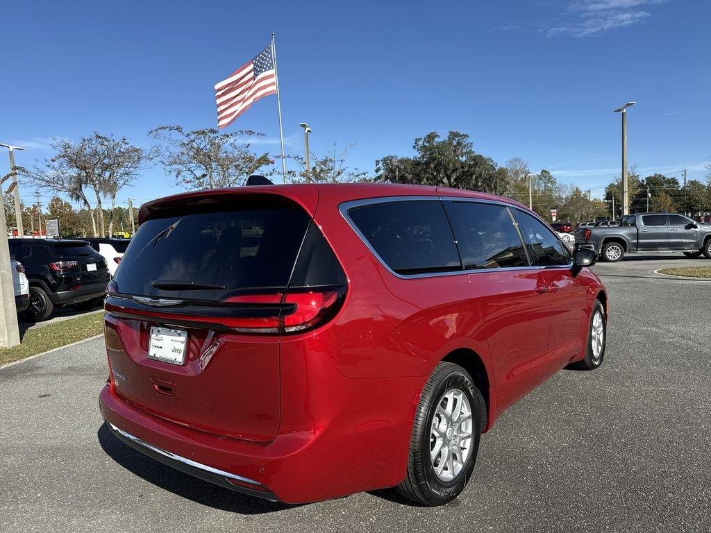 Chrysler Pacifica Select - Thumbnail 4