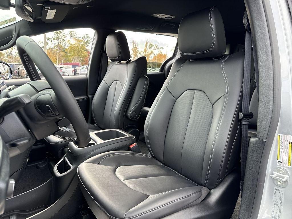 Chrysler Pacifica Select - Thumbnail 12