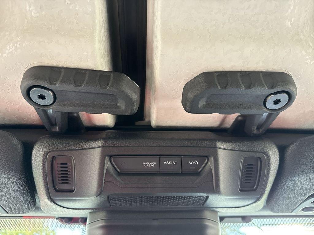 Jeep Gladiator Sport S 4X4 - Thumbnail 17