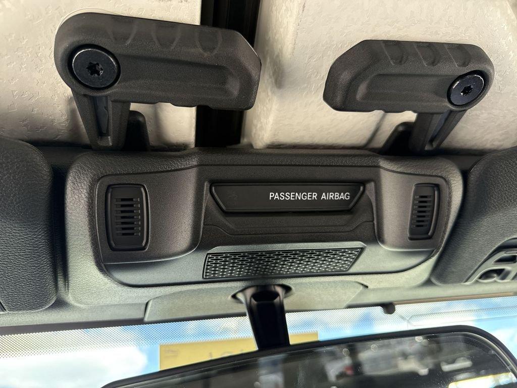 Jeep Gladiator Sport 4X4 - Thumbnail 17