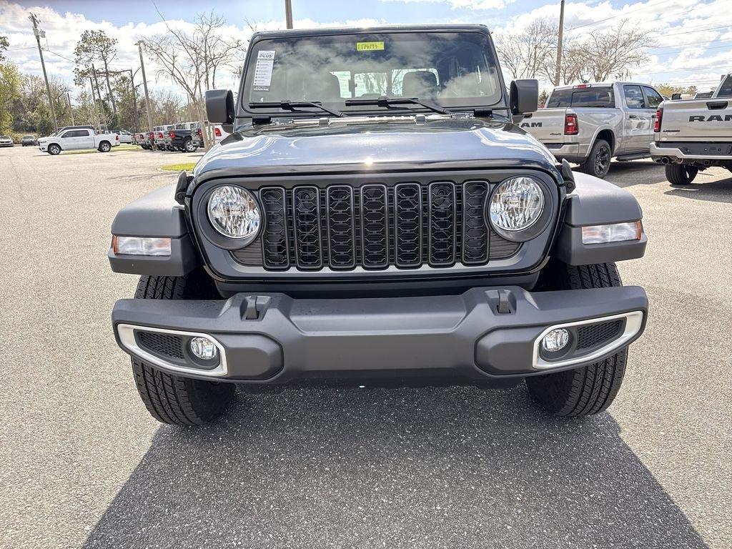 Jeep Gladiator Sport 4X4 - Thumbnail 9