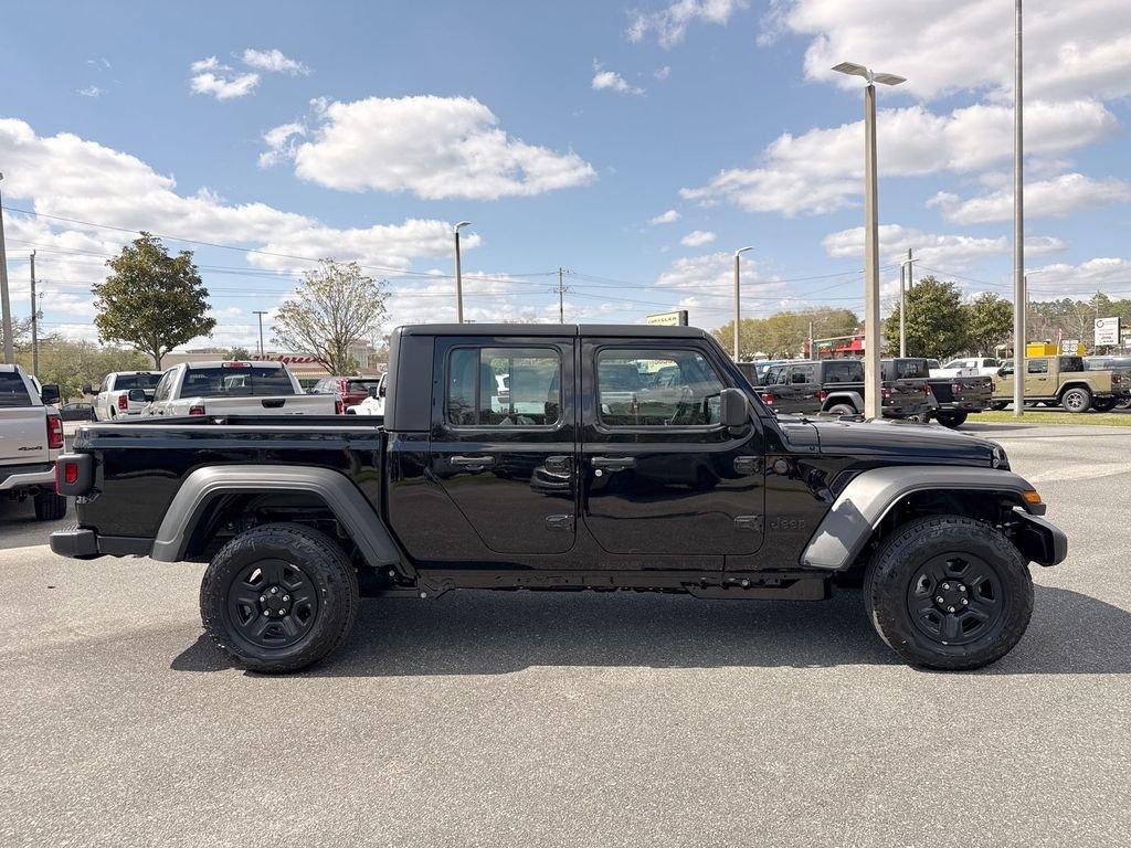 Jeep Gladiator Sport 4X4 - Thumbnail 3