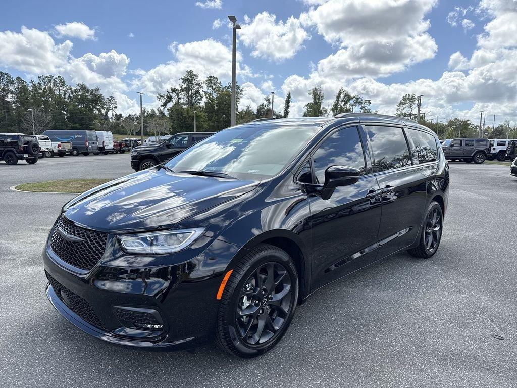 Chrysler Pacifica Limited - Thumbnail 8