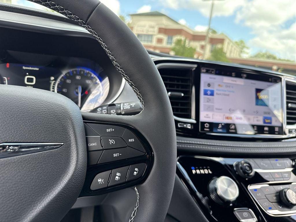 Chrysler Pacifica Limited - Thumbnail 16