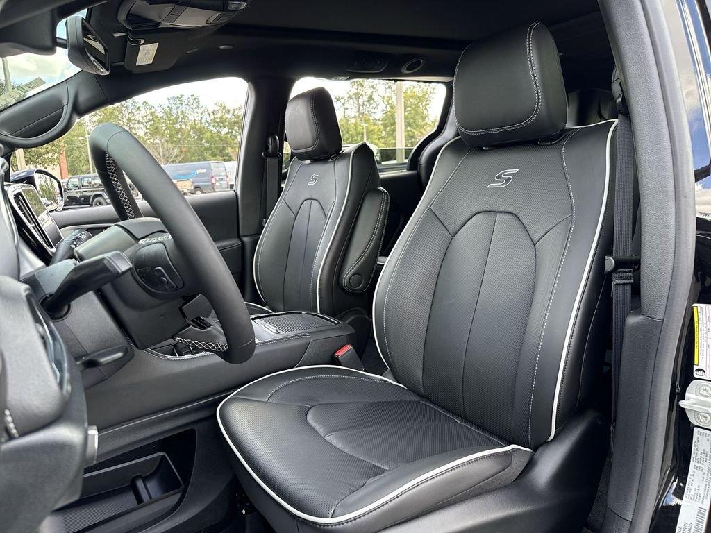 Chrysler Pacifica Limited - Thumbnail 12