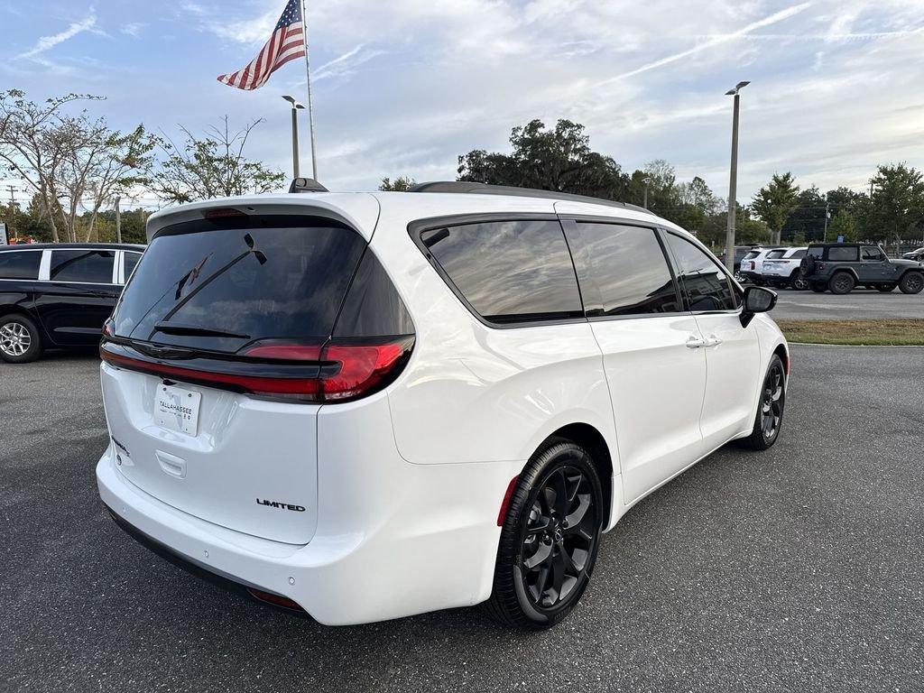 Chrysler Pacifica Limited - Thumbnail 4