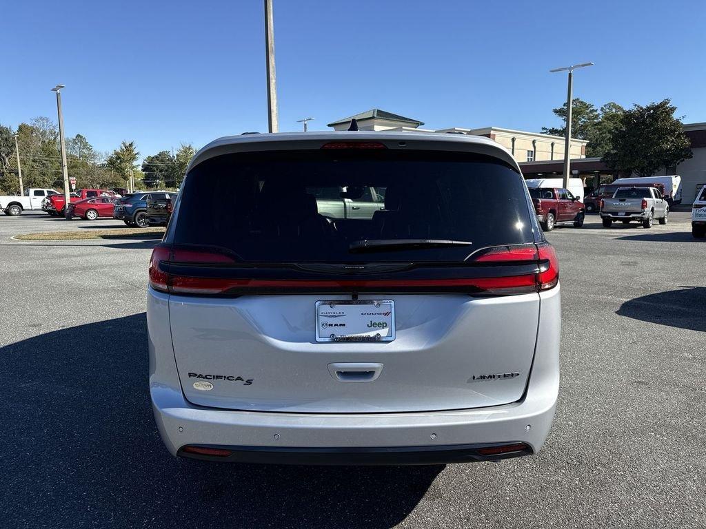 Chrysler Pacifica Limited - Thumbnail 5
