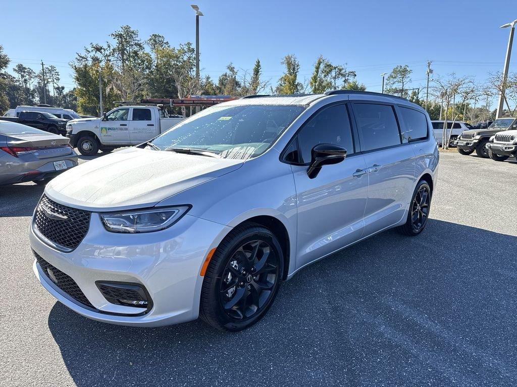 Chrysler Pacifica Limited - Thumbnail 8