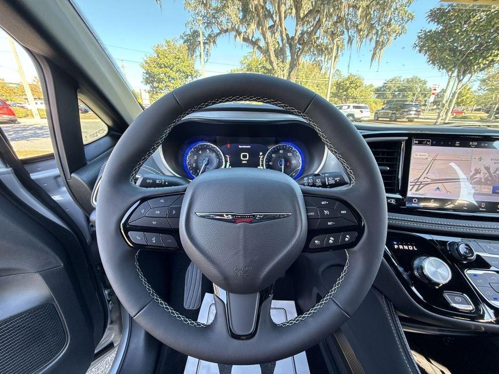 Chrysler Pacifica Limited - Thumbnail 14