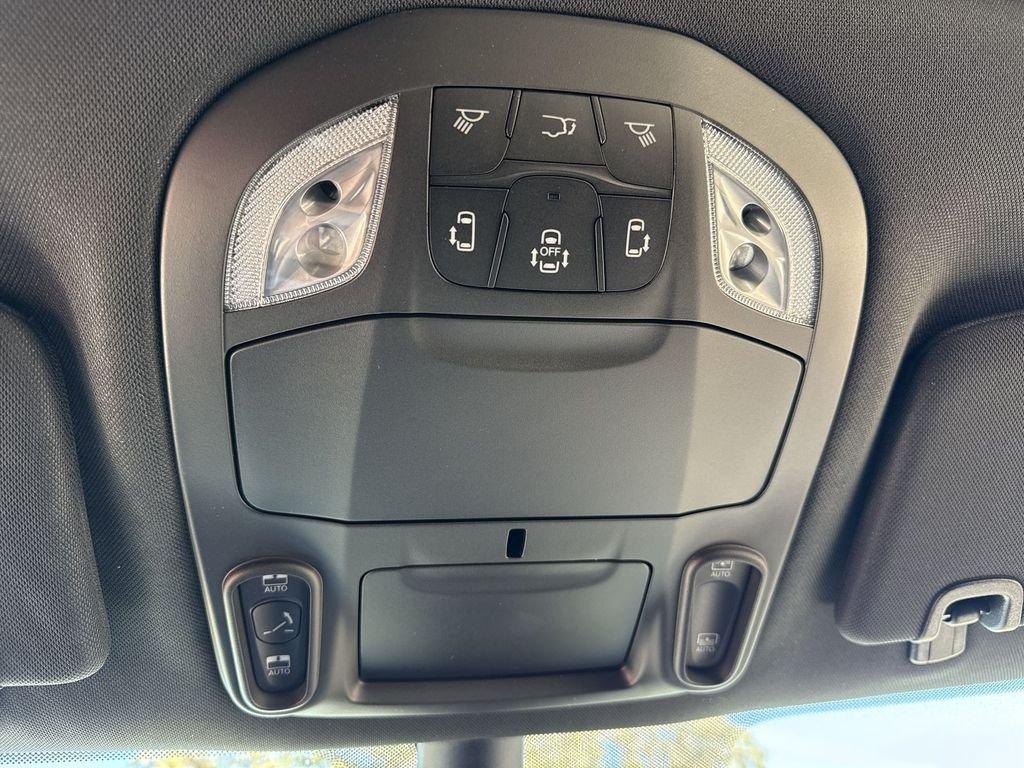 Chrysler Pacifica Limited - Thumbnail 17