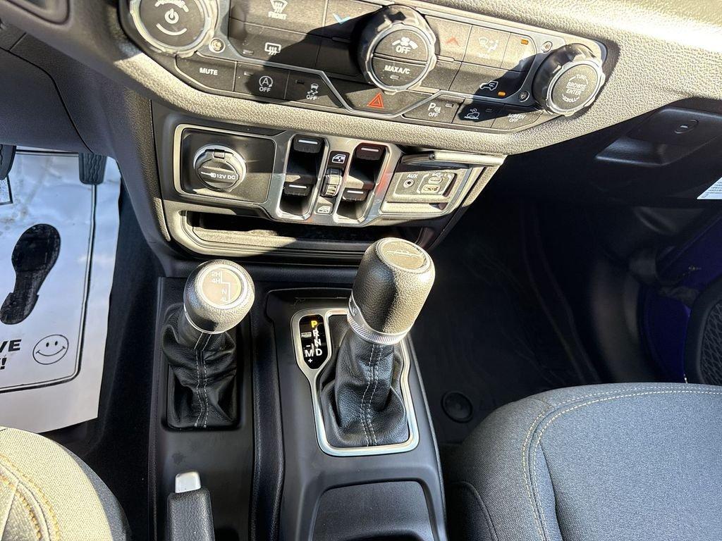 Jeep Gladiator Sport S 4X4 - Thumbnail 19