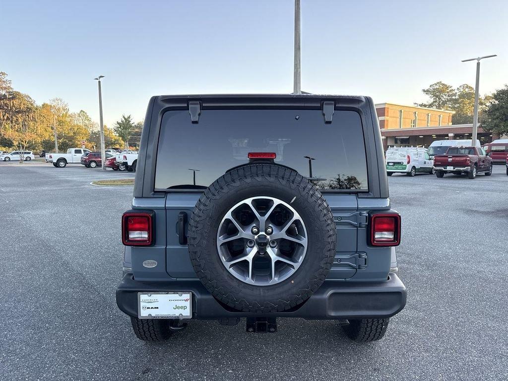 Jeep Wrangler 4-Door Sport S - Thumbnail 5