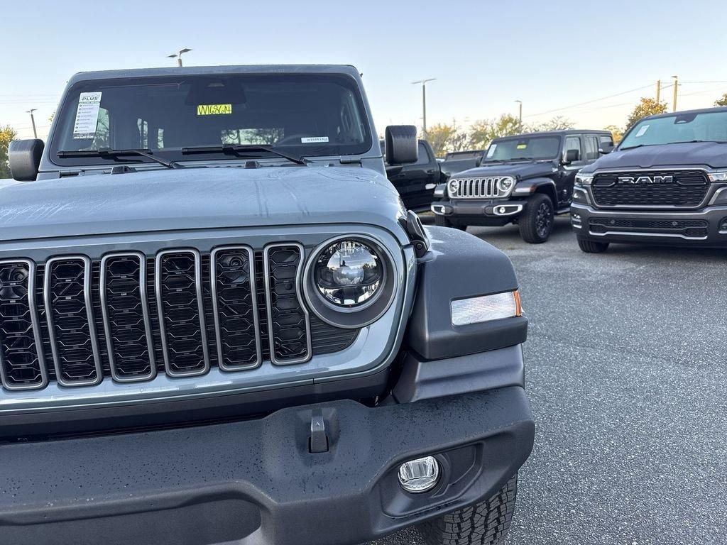 Jeep Wrangler 4-Door Sport S - Thumbnail 10