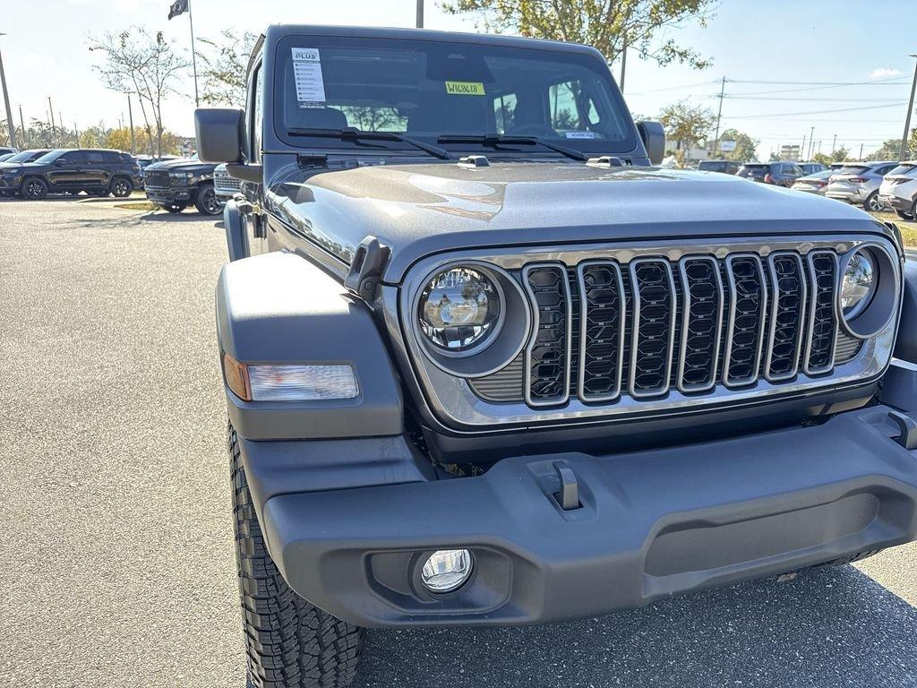 Jeep Wrangler 4-Door Sport S - Thumbnail 10