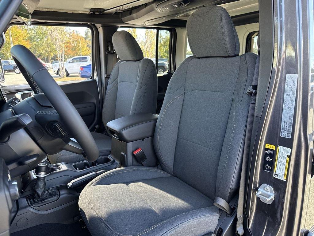 Jeep Wrangler 4-Door Sport S - Thumbnail 12