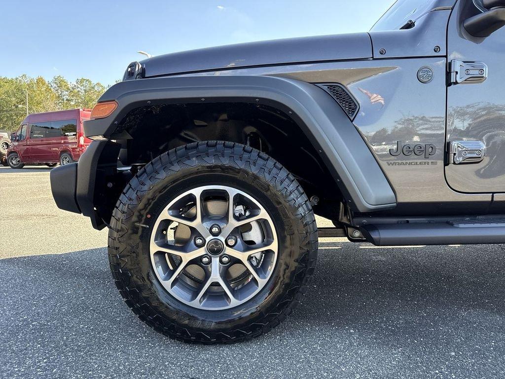 Jeep Wrangler 4-Door Sport S - Thumbnail 11