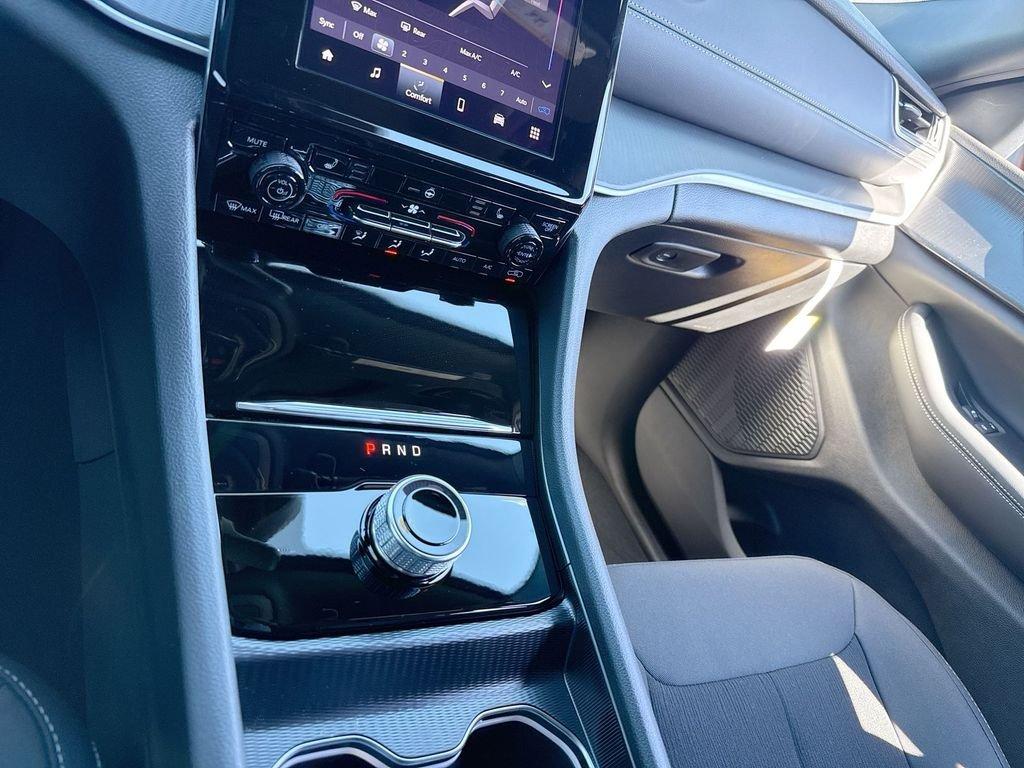 Jeep Grand Cherokee L Laredo X 4X4 - Thumbnail 19