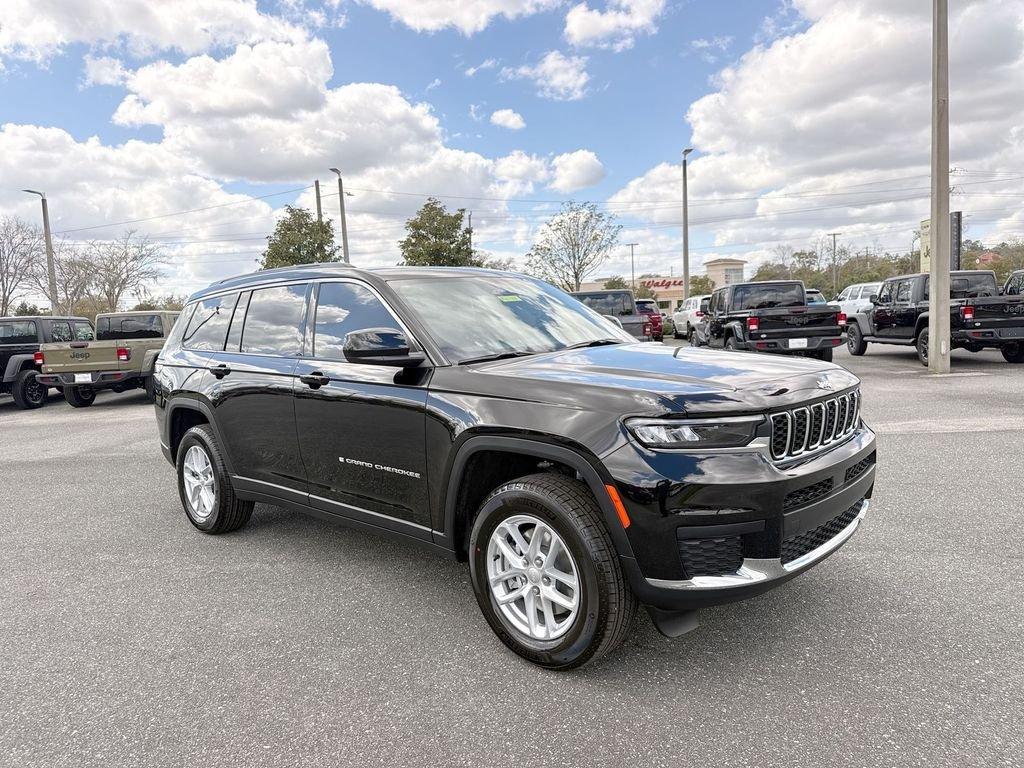 Jeep Grand Cherokee L Laredo X 4X4 - Thumbnail 2