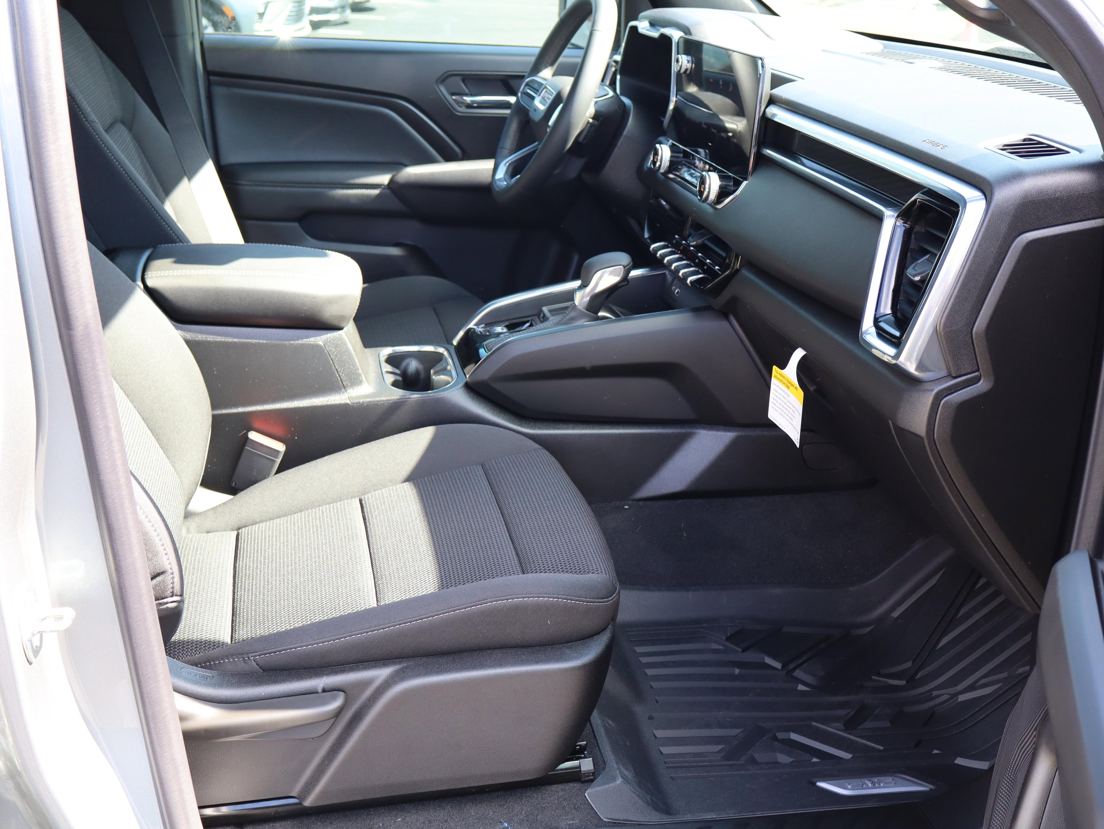 GMC Canyon Elevation Rear Wheel Drive Crew Cab - Thumbnail 19