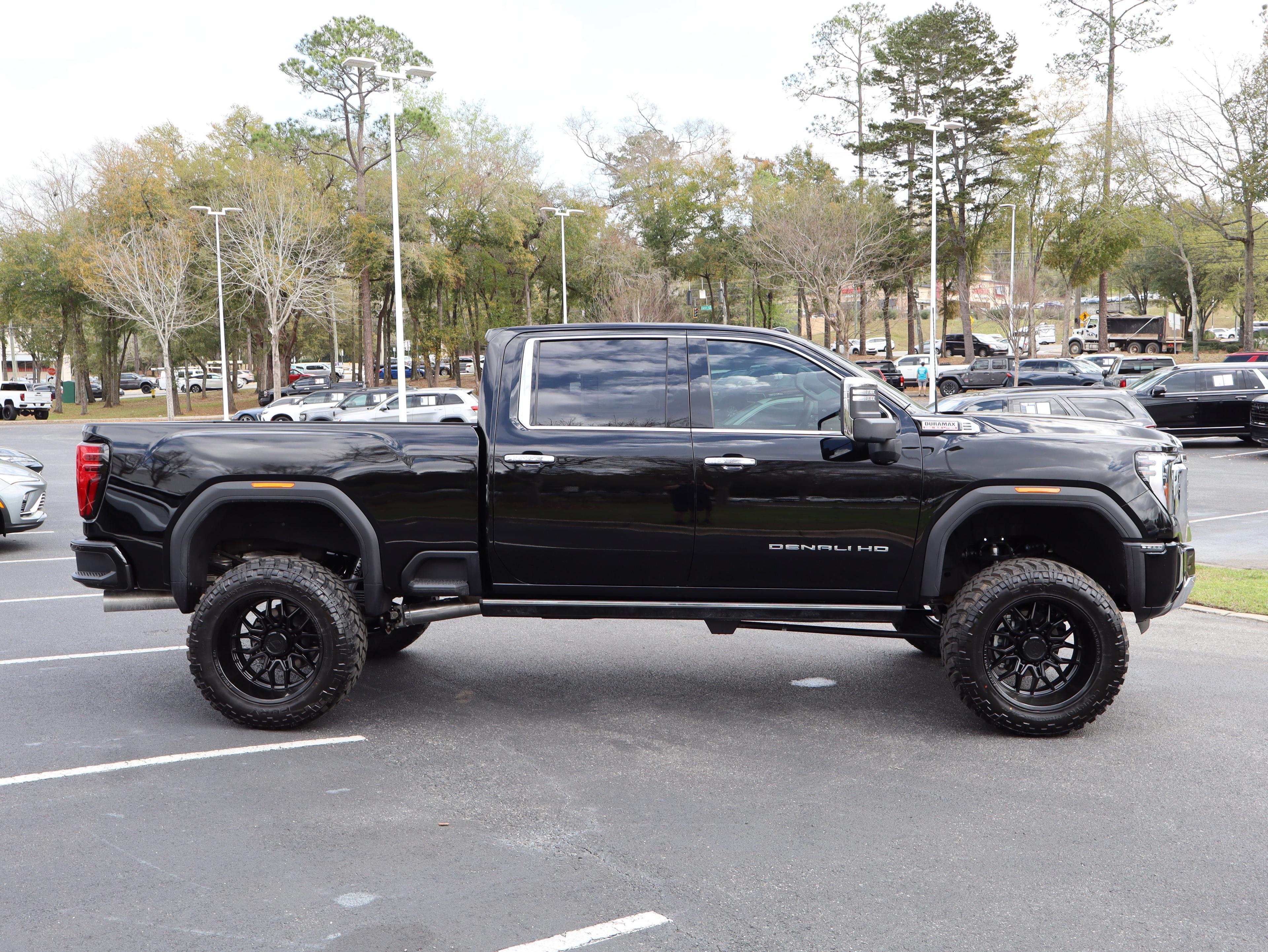 GMC Sierra 2500 Hd Denali Four Wheel Drive Crew Cab - Thumbnail 13