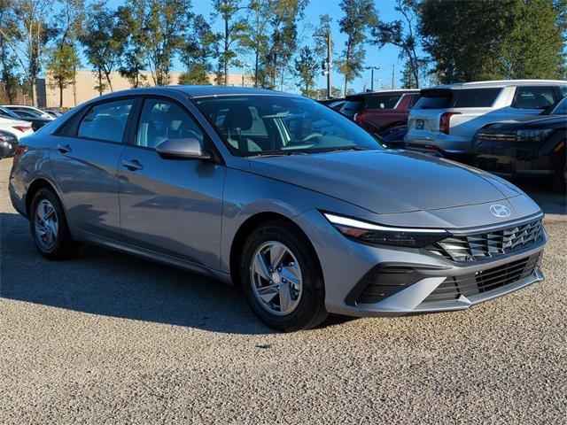 Hyundai Elantra Se Fwd 4D Sedan - Thumbnail 4