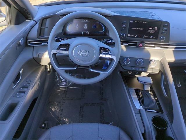 Hyundai Elantra Se Fwd 4D Sedan - Thumbnail 16