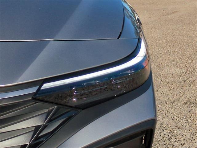 Hyundai Elantra Se Fwd 4D Sedan - Thumbnail 11