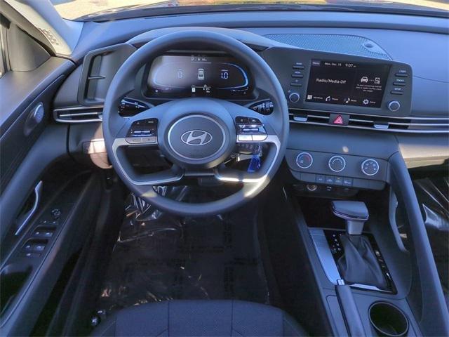 Hyundai Elantra Se Fwd 4D Sedan - Thumbnail 16