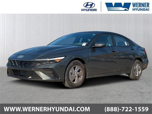 Hyundai Elantra Se Fwd 4D Sedan - Thumbnail 2