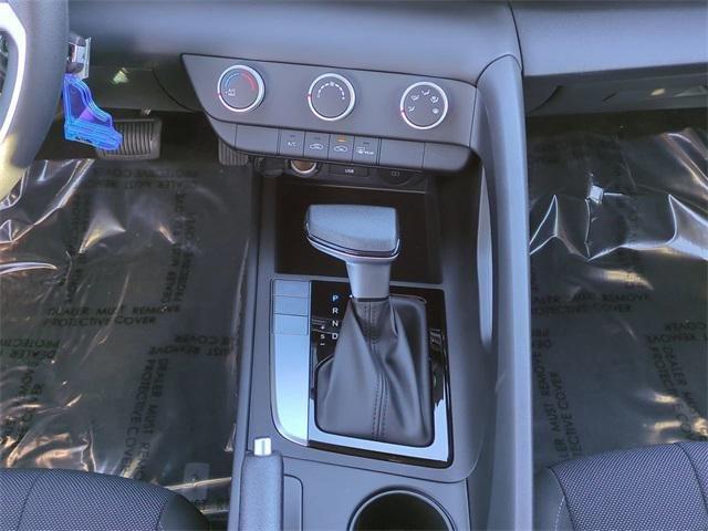 Hyundai Elantra Se Fwd 4D Sedan - Thumbnail 18