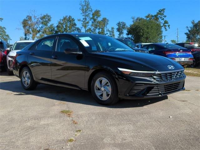 Hyundai Elantra Se Fwd 4D Sedan - Thumbnail 4