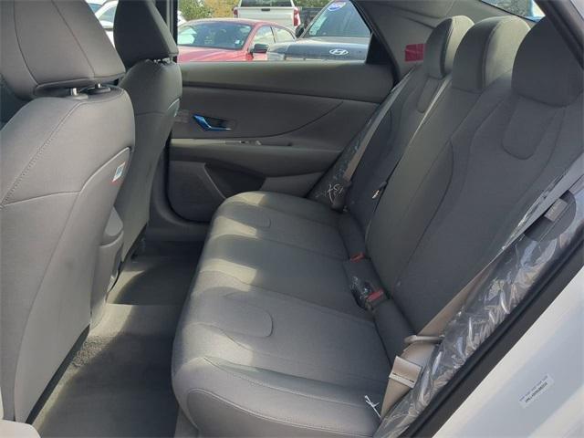 Hyundai Elantra Se Fwd 4D Sedan - Thumbnail 14