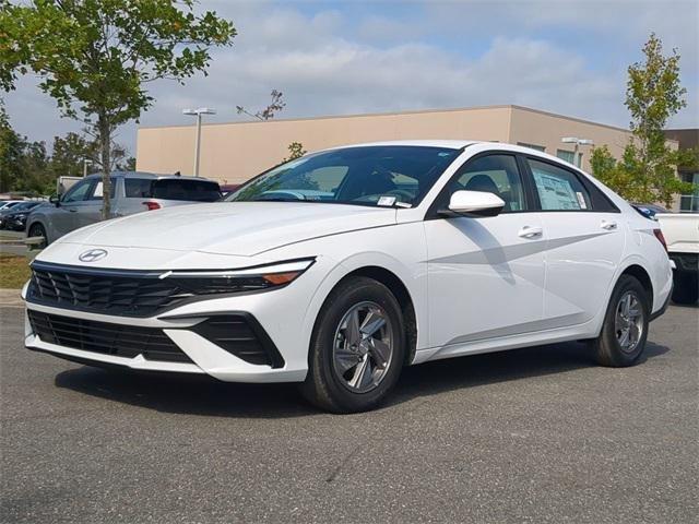 Hyundai Elantra Se Fwd 4D Sedan - Thumbnail 3