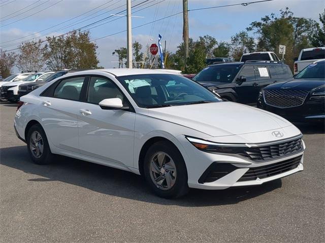 Hyundai Elantra Se Fwd 4D Sedan - Thumbnail 4