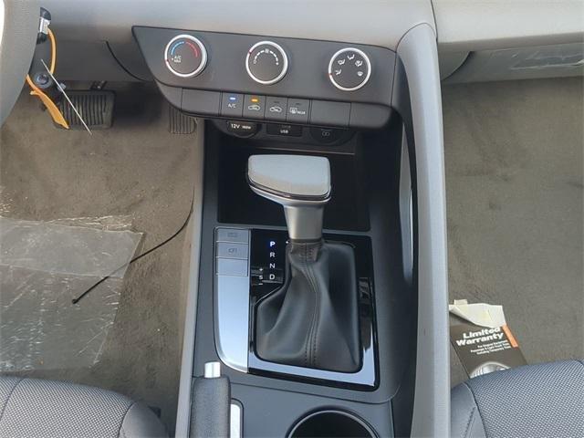 Hyundai Elantra Se Fwd 4D Sedan - Thumbnail 19