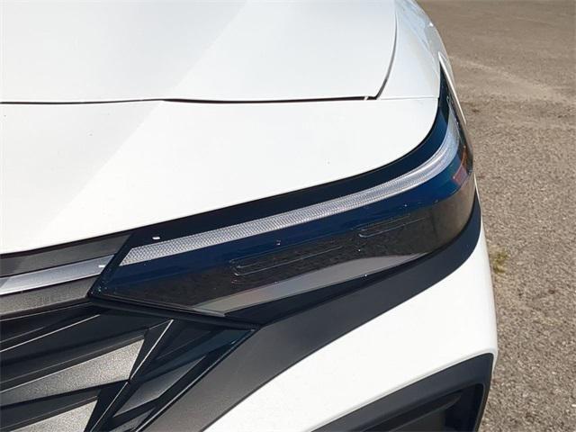 Hyundai Elantra Sel Sport Fwd 4D Sedan - Thumbnail 11