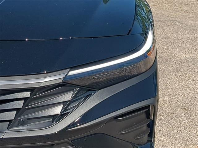 Hyundai Elantra Hybrid Sel Sport Fwd 4D Sedan - Thumbnail 11