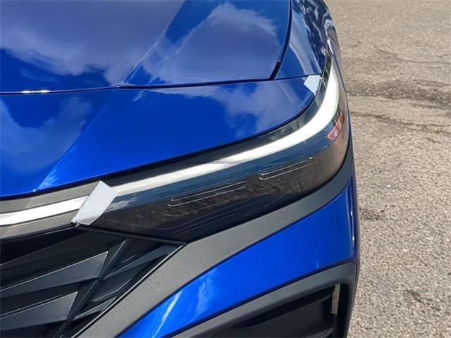 Hyundai Elantra Hybrid Sel Sport Fwd 4D Sedan - Thumbnail 11