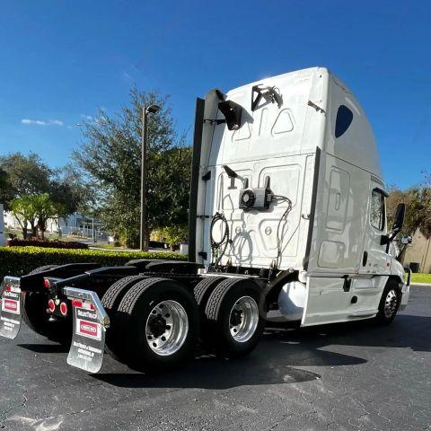 FREIGHTLINER CASCADIA - Thumbnail 4