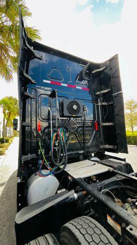 FREIGHTLINER CASCADIA - Thumbnail 5