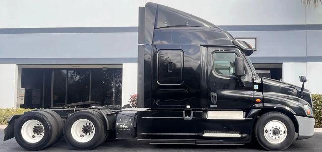 FREIGHTLINER CASCADIA - Thumbnail 2