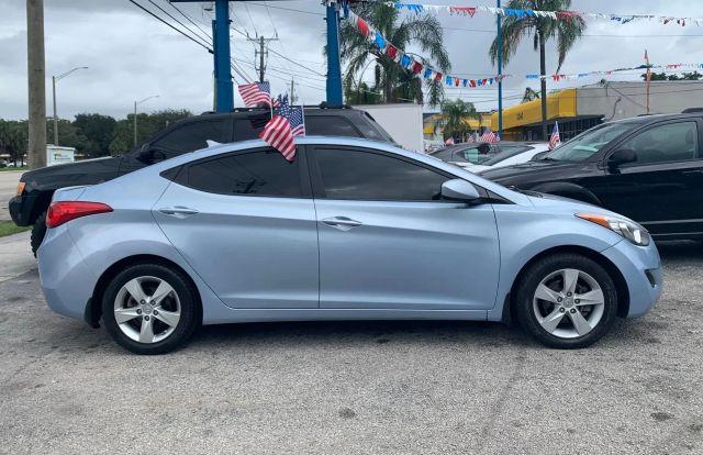 Hyundai ELANTRA - Thumbnail 2